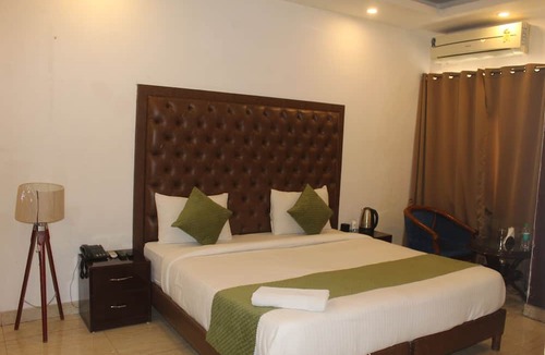 Saket Hotel | Khanna Residency