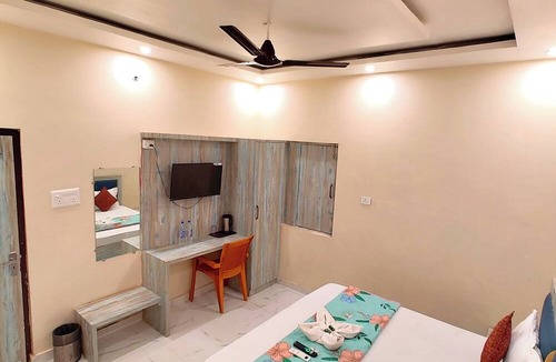 Varanasi Hotel | Hotel Vrrinda Homestay Varanasi