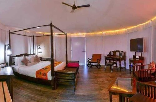 Kanoi Hotel | Fort Aranya