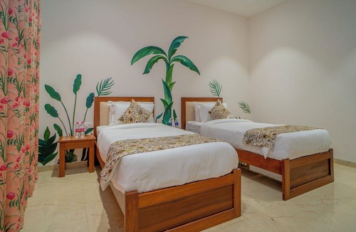Mali Colony Hotel | MAYA'S MANOR - A Lake View Hotel