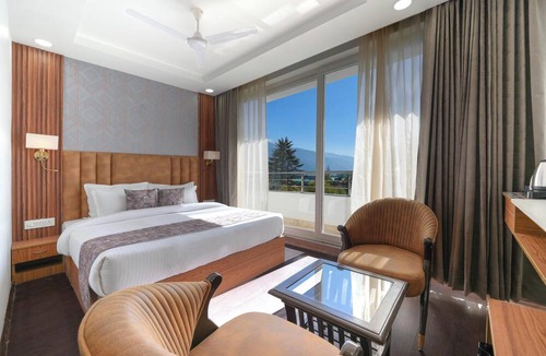 New Manali Hotel | Hotel Skyline, Manali - Walking to Mall Road, Centrally Heated