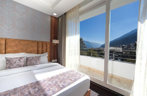 New Manali Hotel | Hotel Skyline, Manali - Walking to Mall Road, Centrally Heated