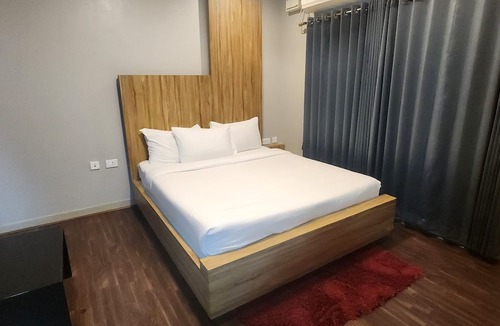 Pulikeshi Nagar Hotel | ZIPP Lite Frazer Town