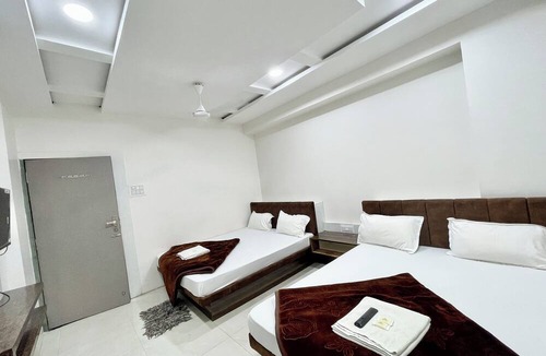 Ujjain Hotel | Hotel Shalimar-near Rail Station &Temple