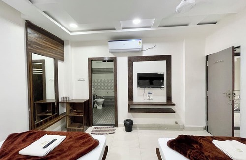 Ujjain Hotel | Hotel Shalimar-near Rail Station &Temple