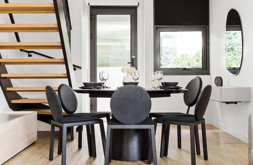 South Yarra Villa | A Lux 3BR Townhouse in South Yarra, Free Parking