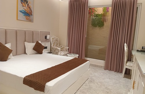 Raebareli Hotel | The Victoria