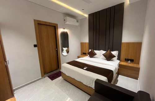 Navrangpura Hotel | Hotel Pulse Town