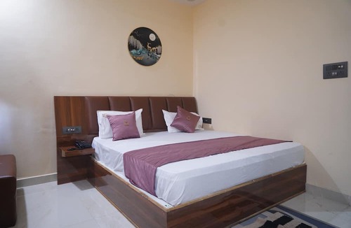 Gwalior Hotel | Hotel Raj Kamal & Garden
