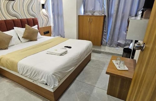 Vastrapur Hotel | Hotel Lee Grand