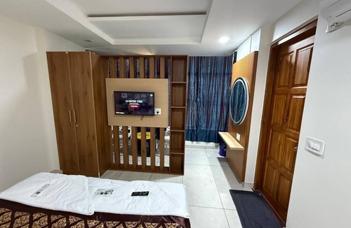 Kamalapur Hotel | HOTEL GREENLAND INN HAMPI