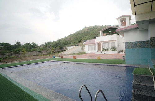 Kankroli Villa | Kisan Farm House | Serene 2BR Villa with Private Pool & Garden, Hillside Stay