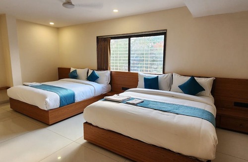 Sanwer Hotel | Hotel The Avirajan