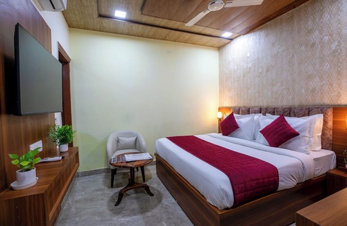 Noida Hotel | Aarchh Royale