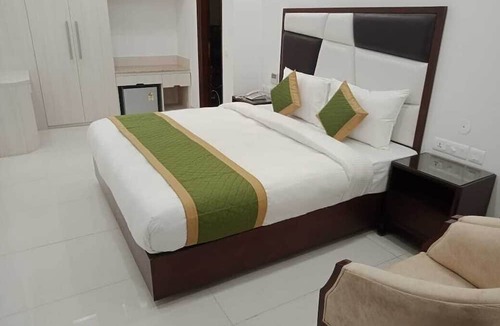Malviya Nagar Hotel | Lemon Green Inn