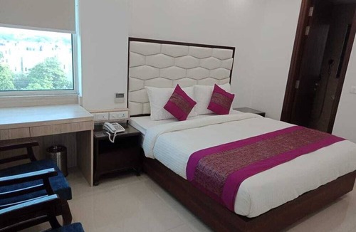Malviya Nagar Hotel | Lemon Green Inn