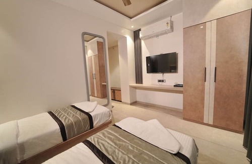 Pandharpur Hotel | Pandharipuram Palace