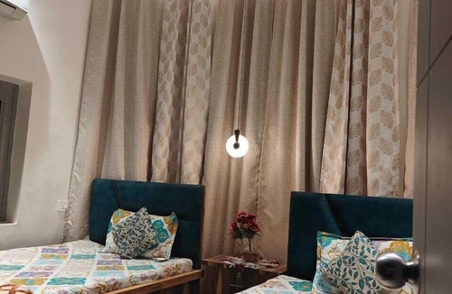 Mathura Hotel | Naari Home Stay