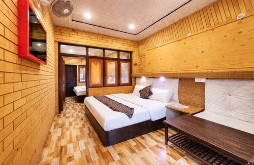 Nainital Hotel | Hotel Lake View Mall Road Near Lake