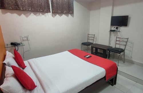 Vijaya Nagar Cabin | Hotel Golden Arch