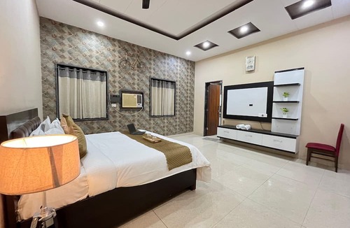 Gurugram House | GoBravo 11 6BHK Farm with Pool Sohna Road Gurgaon