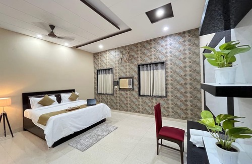 Gurugram House | GoBravo 11 6BHK Farm with Pool Sohna Road Gurgaon