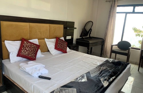 Theog Hotel | Beer Castle Hotel