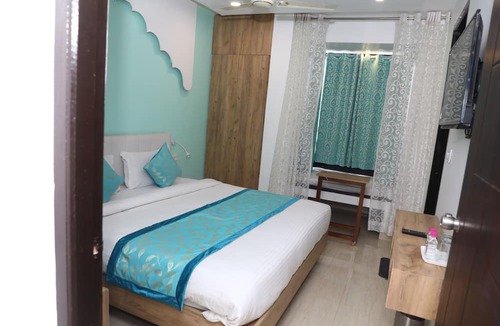 Lake Swaroop Sagar Hotel | Satkar Retreat
