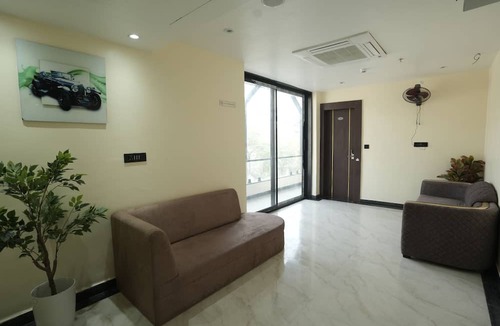 Gomti Nagar Hotel | Hotel SS4 Crystals