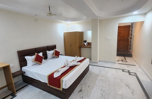 Gomti Nagar Hotel | Sojourn Inn