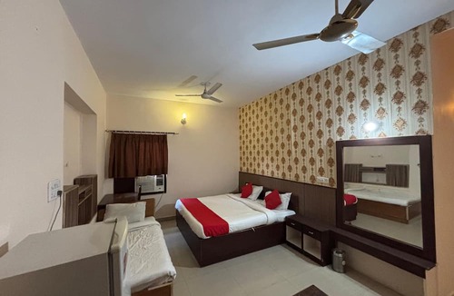 Raja Park Hotel | Bagga Vilas