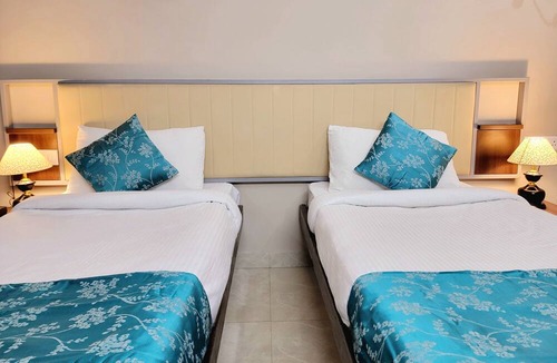 Sector 40 Hotel | 1047 Vamsor heights