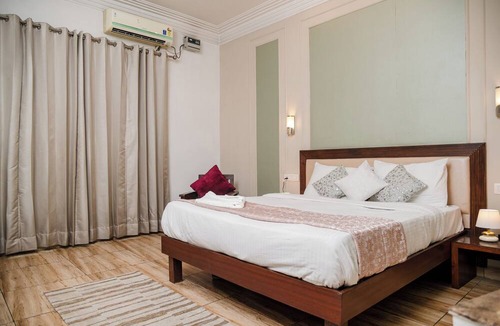 Sector 40 Hotel | Vamsor Heights
