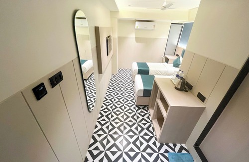 Bandra East Hotel | Bandra Stays
