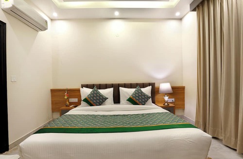 Udyog Vihar Hotel | OPO Essential Sec 21