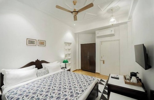 Lake Swaroop Sagar Hotel | Grandrosse Boutique - Lake Facing Hotel