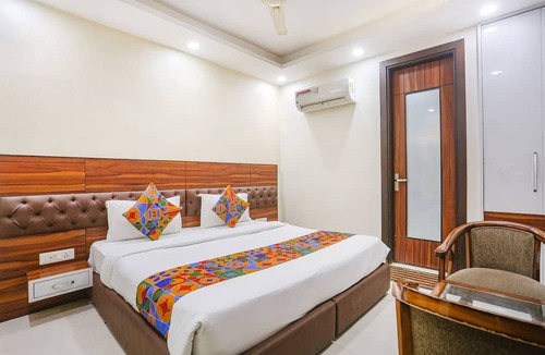 Janakpuri Hotel | Fabhotel Gold Inn