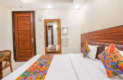 Janakpuri Hotel | Fabhotel Gold Inn