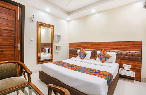 Janakpuri Hotel | Fabhotel Gold Inn