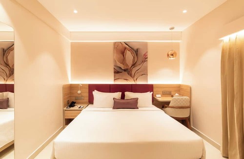 Mahadevapura Hotel | TGI Livancia The Sojourn