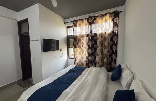 Hauz Khas Village House | The Prime Palace