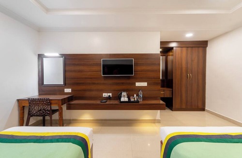 Nanganallur Hotel | NVR RESIDENCY
