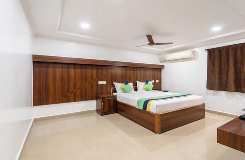 Nanganallur Hotel | NVR RESIDENCY
