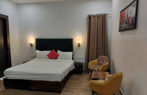 Greater Noida Hotel | Saffron Inn