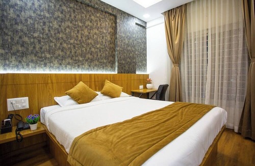 Vyalikaval HBCS Layout Hotel | ELLEGANT INN