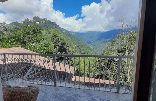 Gangtok Hotel | Ronglyang Lotus Villa Homestay (Near MG Road)