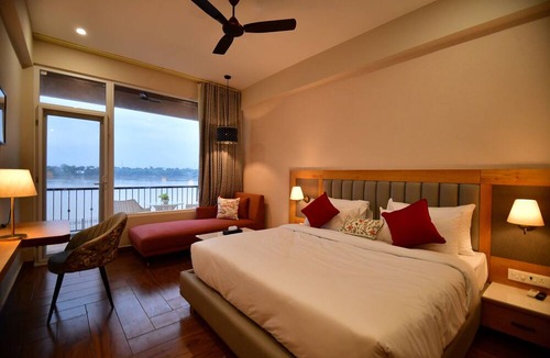 Varanasi Hotel | Hotel Aviral Ganga