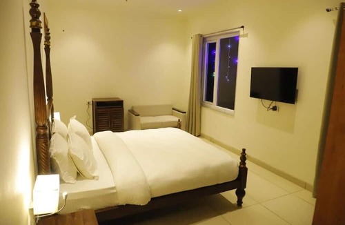 Vrindavan Hotel | The Vrindwoods