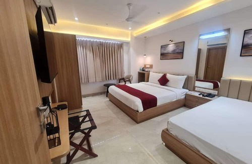 Surat Hotel | The Grand Murli Hotel, City Light Road, Surat