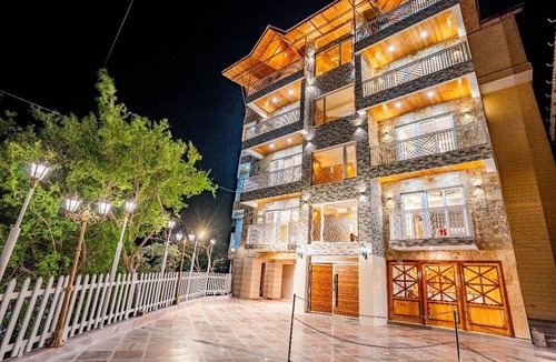 Nainital Hotel | Golden Oak by The Lake Hill